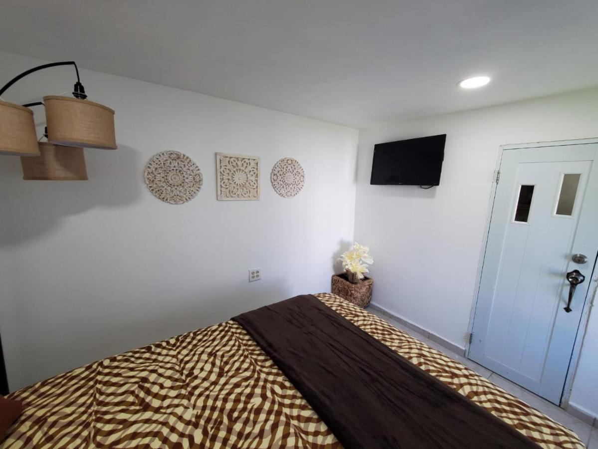 Aguadilla Breeze Apt In Gated Complex 8 Minute Walk To Crashboat Beach Εξωτερικό φωτογραφία