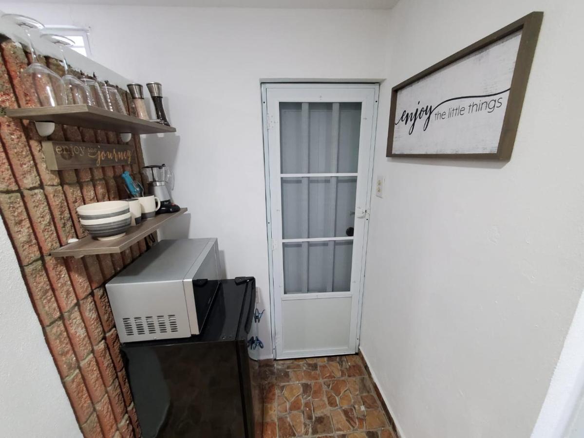 Aguadilla Breeze Apt In Gated Complex 8 Minute Walk To Crashboat Beach Εξωτερικό φωτογραφία